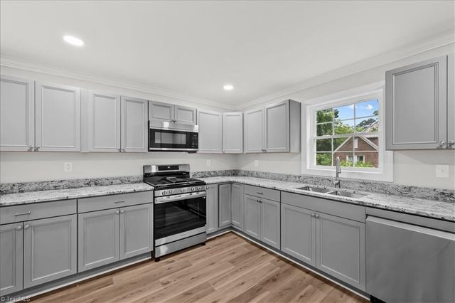 805 W 5th Avenue, Lexington, NC 27292