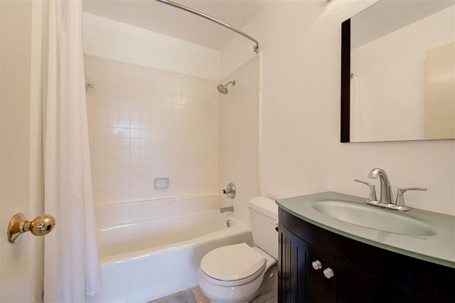 13504 Fox Creek Drive, Edmond, OK 73013