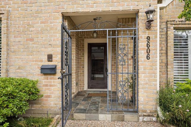 9606 Bayou Brook Street, Houston, TX 77063