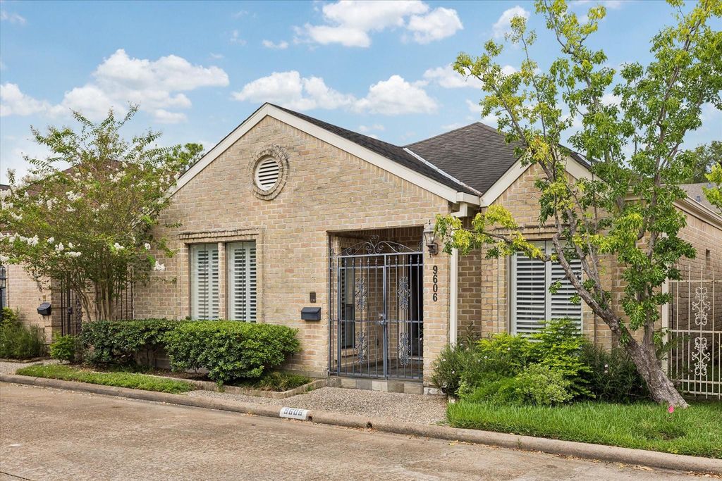 9606 Bayou Brook Street, Houston, TX 77063