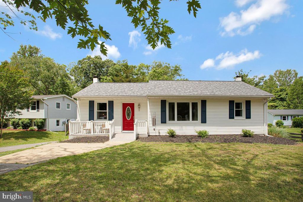 Image 1 of property listing at 976 SHORE ACRES RD, Arnold, MD 21012