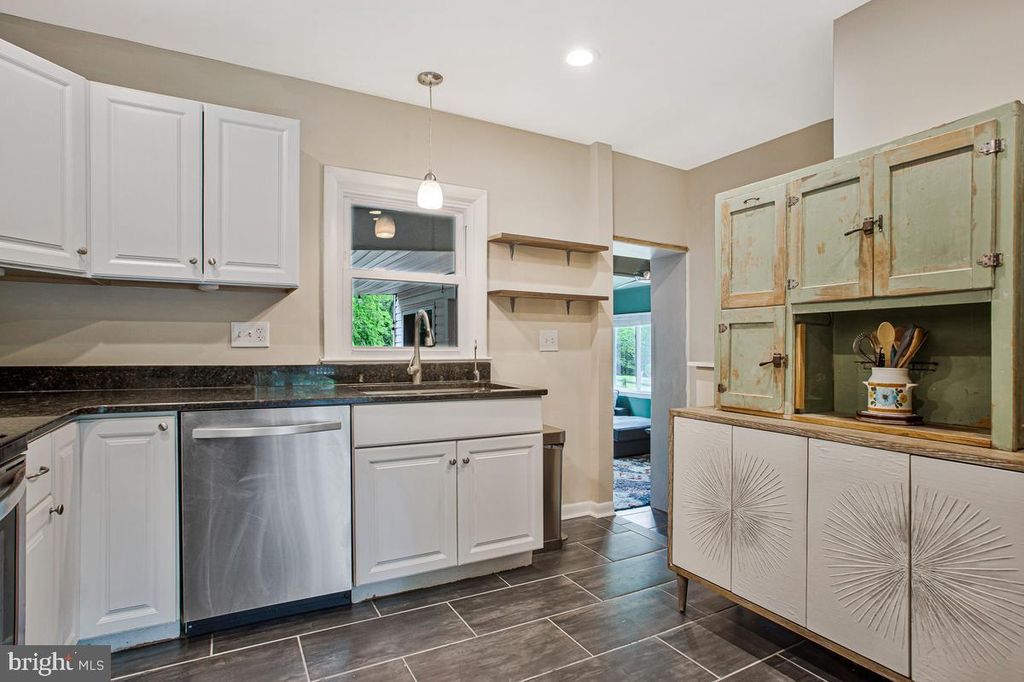 Image 17 of property listing at 976 SHORE ACRES RD, Arnold, MD 21012
