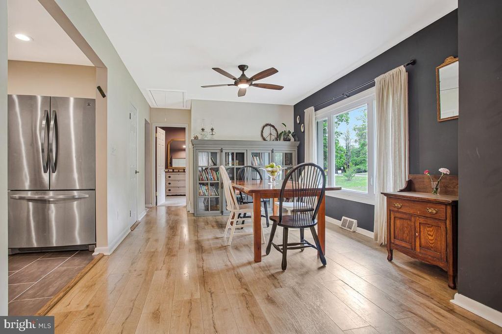 Image 18 of property listing at 976 SHORE ACRES RD, Arnold, MD 21012