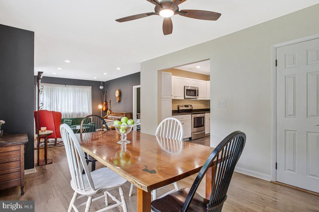 Image 19 of property listing at 976 SHORE ACRES RD, Arnold, MD 21012
