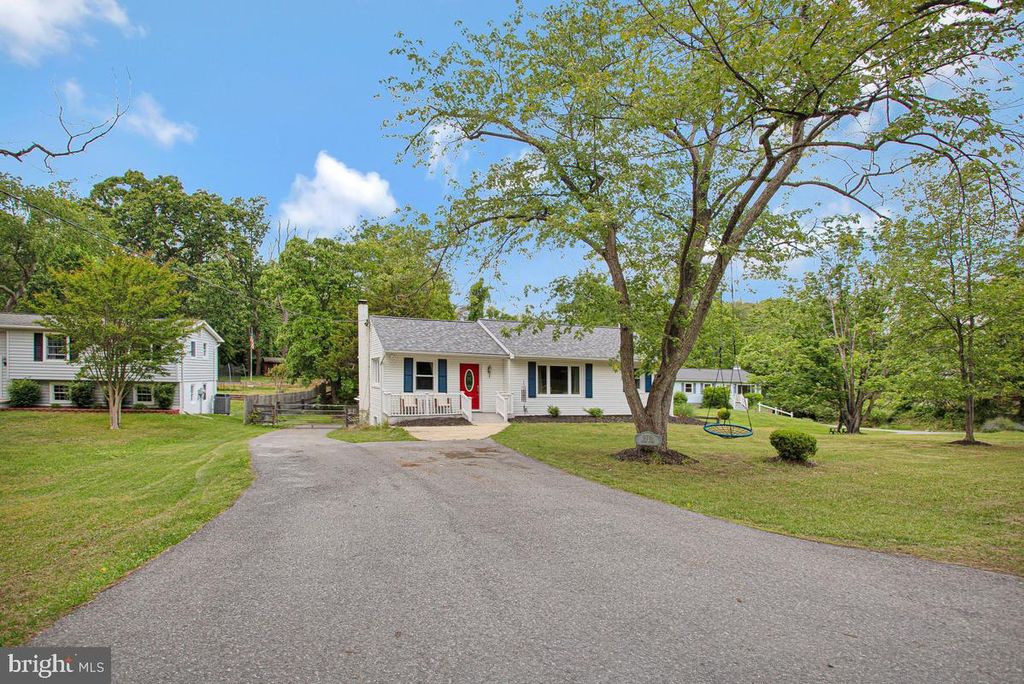 Image 3 of property listing at 976 SHORE ACRES RD, Arnold, MD 21012