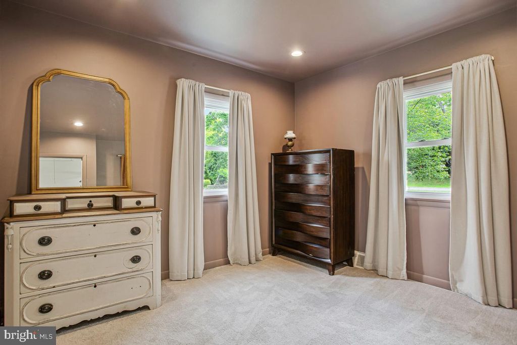 Image 23 of property listing at 976 SHORE ACRES RD, Arnold, MD 21012