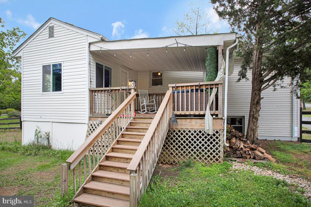 Image 30 of property listing at 976 SHORE ACRES RD, Arnold, MD 21012