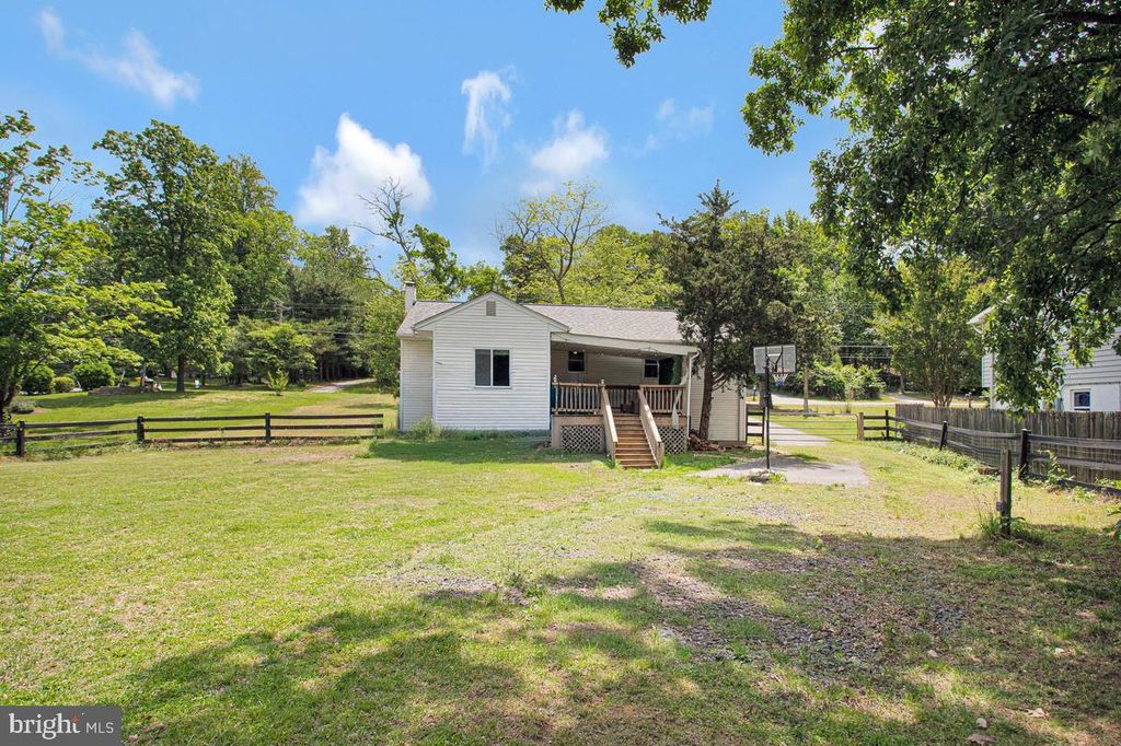 Image 31 of property listing at 976 SHORE ACRES RD, Arnold, MD 21012