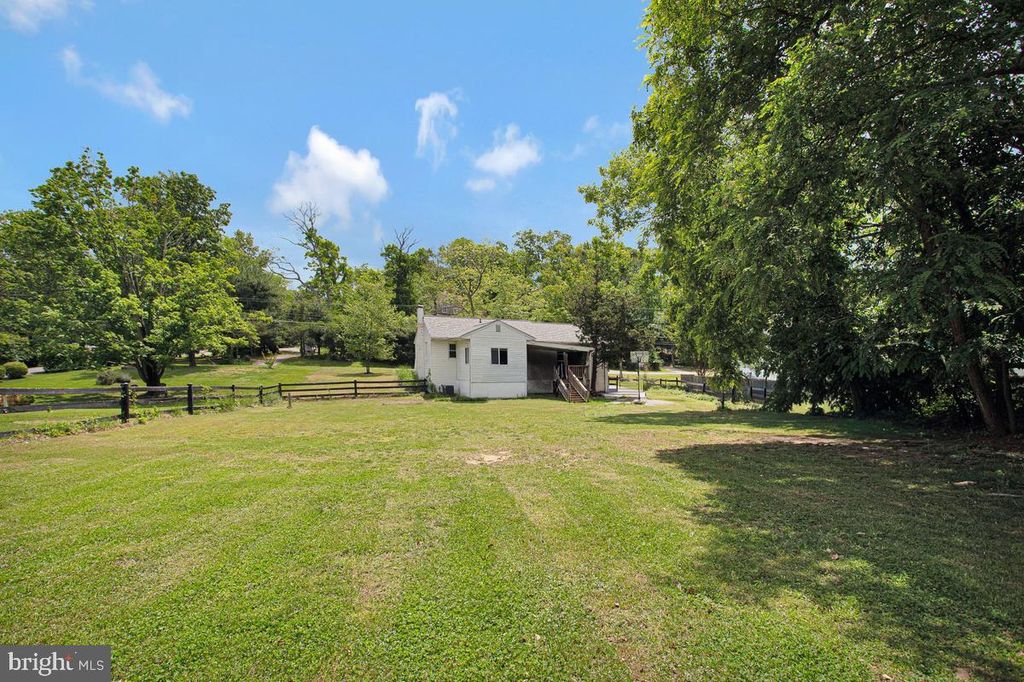 Image 32 of property listing at 976 SHORE ACRES RD, Arnold, MD 21012