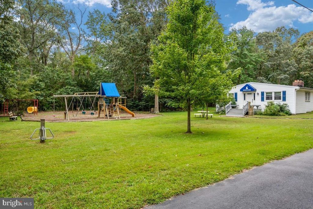 Image 35 of property listing at 976 SHORE ACRES RD, Arnold, MD 21012