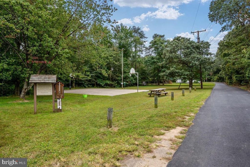 Image 36 of property listing at 976 SHORE ACRES RD, Arnold, MD 21012