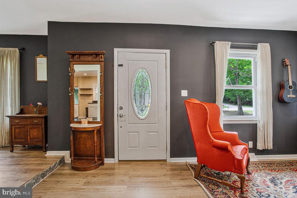 Image 9 of property listing at 976 SHORE ACRES RD, Arnold, MD 21012