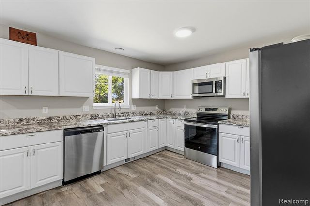 221 Tucker Street, Pontiac, MI 48341
