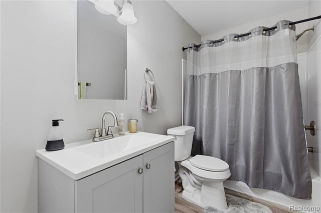 221 Tucker Street, Pontiac, MI 48341
