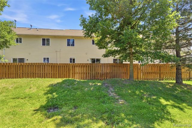 221 Tucker Street, Pontiac, MI 48341