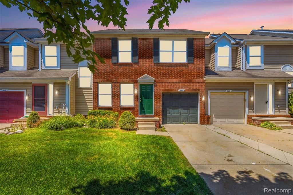 221 Tucker Street, Pontiac, MI 48341