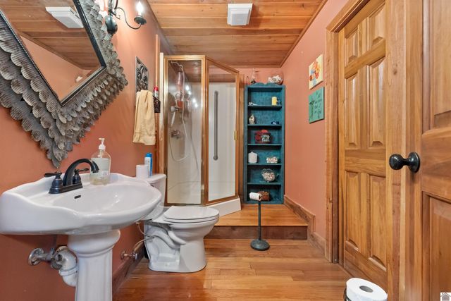 3517 Barge Island Rd., Benton, KY 42025