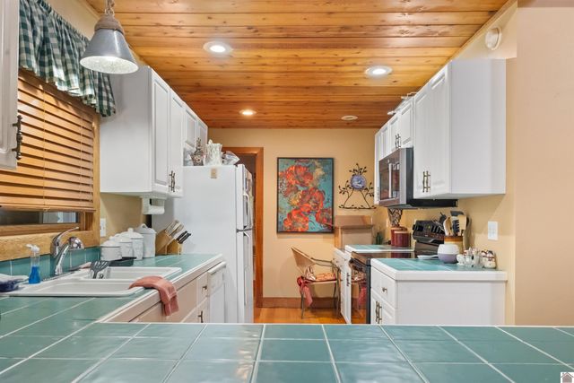 3517 Barge Island Rd., Benton, KY 42025