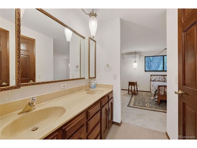 8526 W 10th Ave, Lakewood, CO 80215
