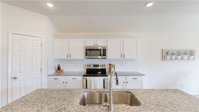 2923 W Azurite Street, Fayetteville, AR 72704