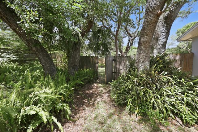 612 Poinsettia St, St Augustine Beach, FL 32080