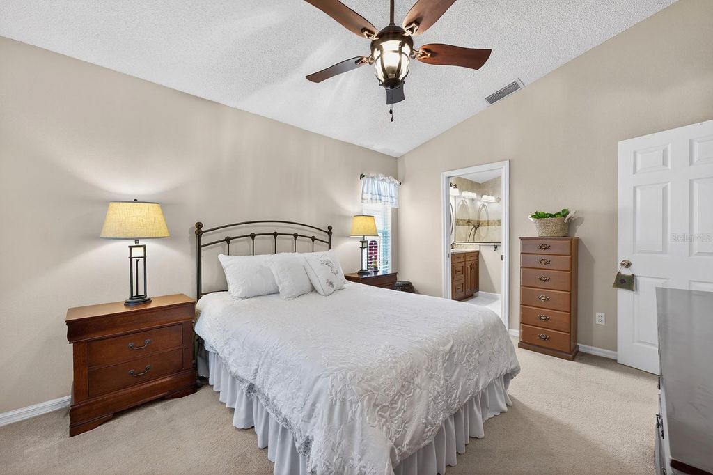 Image 11 of property listing at 10223 DEAN POINT PLACE, Orlando, FL 32825
