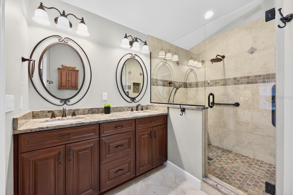 Image 12 of property listing at 10223 DEAN POINT PLACE, Orlando, FL 32825
