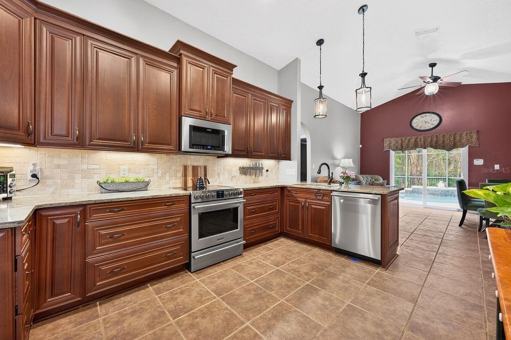 Image 4 of property listing at 10223 DEAN POINT PLACE, Orlando, FL 32825