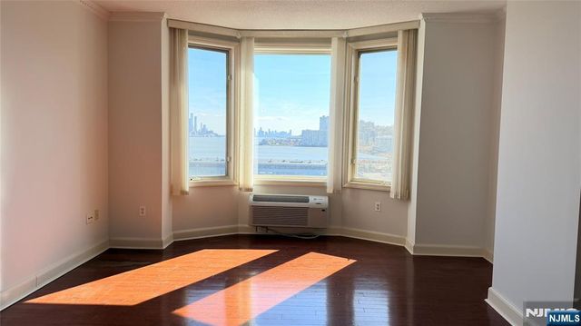 6407 City Place 6407, Edgewater, NJ 07020