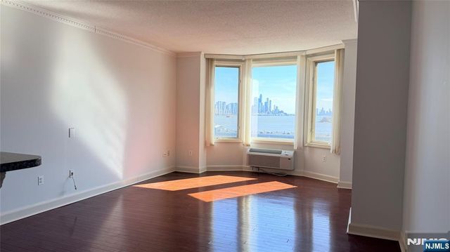 6407 City Place 6407, Edgewater, NJ 07020