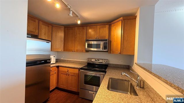 6407 City Place 6407, Edgewater, NJ 07020