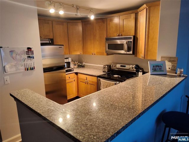 6407 City Place 6407, Edgewater, NJ 07020