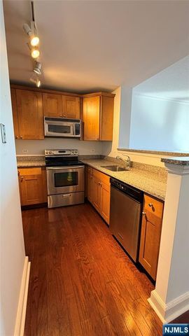 6407 City Place 6407, Edgewater, NJ 07020