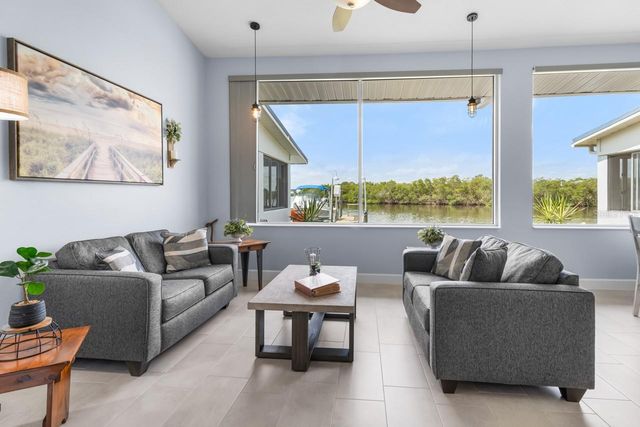 100 18TH STREET NW, Ruskin, FL 33570