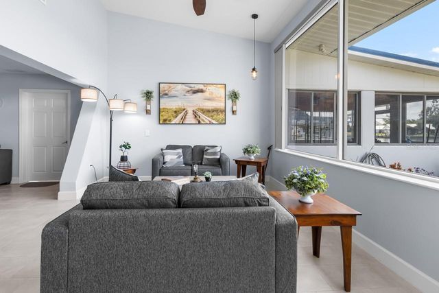 100 18TH STREET NW, Ruskin, FL 33570