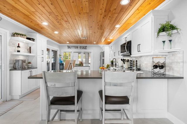 100 18TH STREET NW, Ruskin, FL 33570