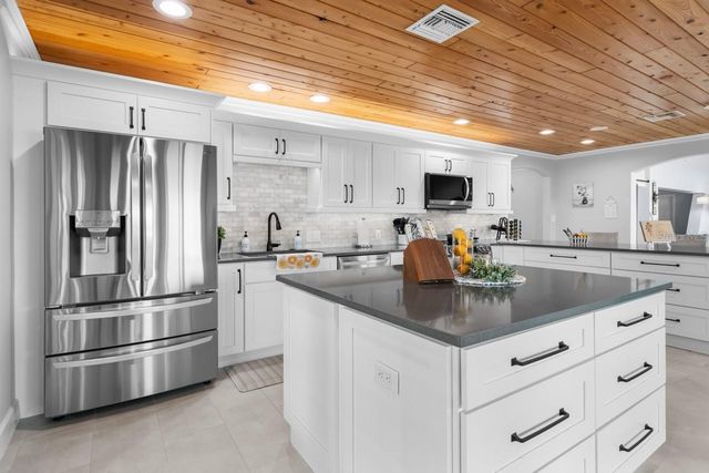 100 18TH STREET NW, Ruskin, FL 33570