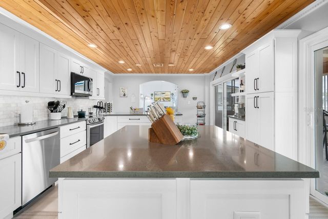 100 18TH STREET NW, Ruskin, FL 33570