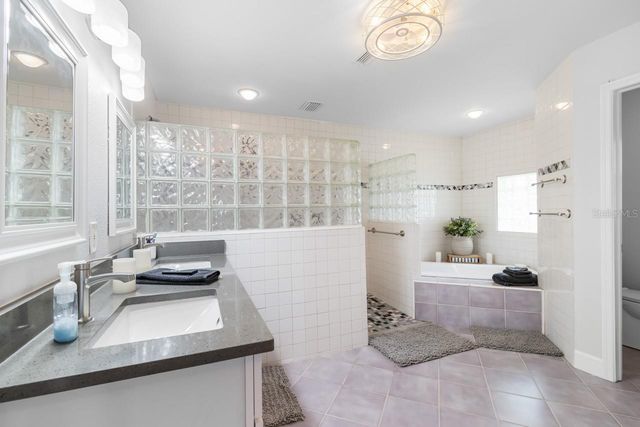 100 18TH STREET NW, Ruskin, FL 33570