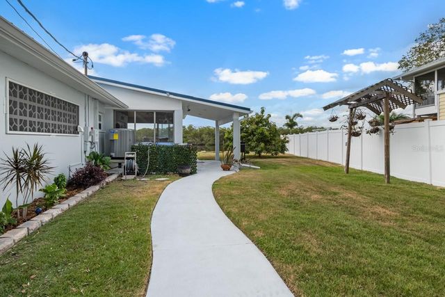 100 18TH STREET NW, Ruskin, FL 33570