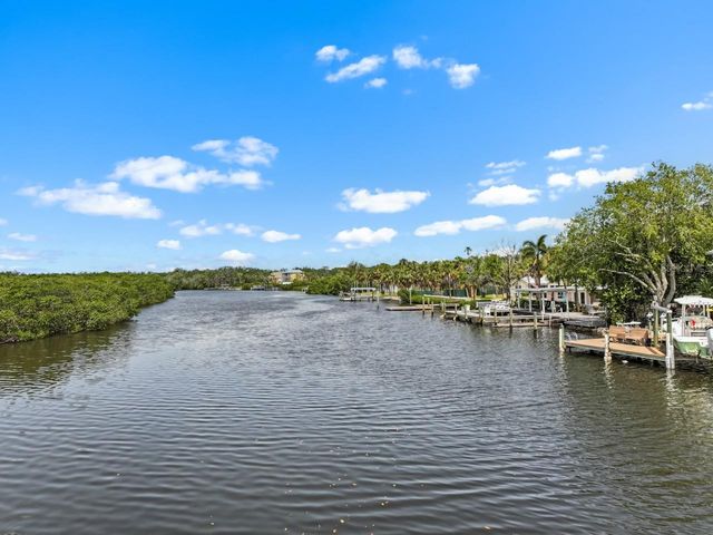 100 18TH STREET NW, Ruskin, FL 33570