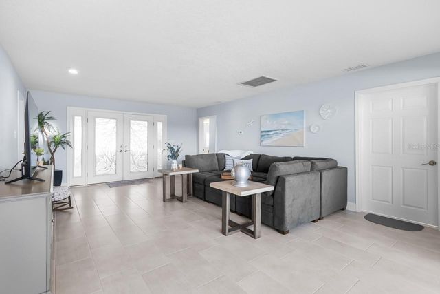 100 18TH STREET NW, Ruskin, FL 33570