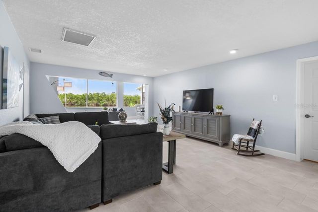 100 18TH STREET NW, Ruskin, FL 33570