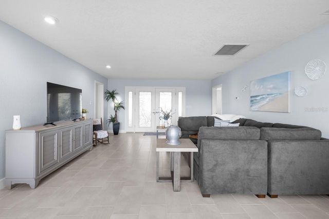 100 18TH STREET NW, Ruskin, FL 33570