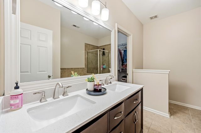 817 Hobbit Ln, Nashville, TN 37211