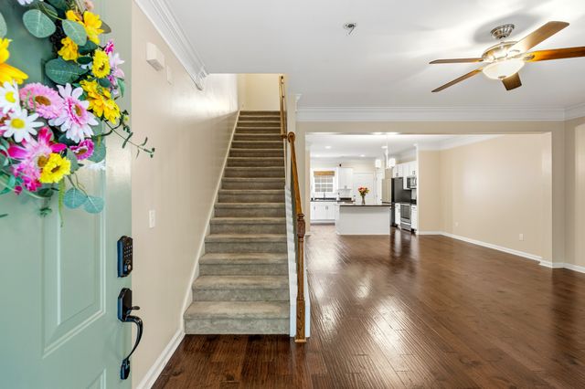 817 Hobbit Ln, Nashville, TN 37211