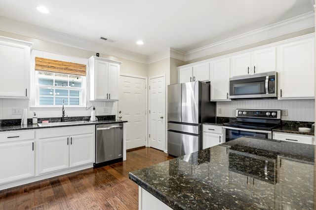 817 Hobbit Ln, Nashville, TN 37211