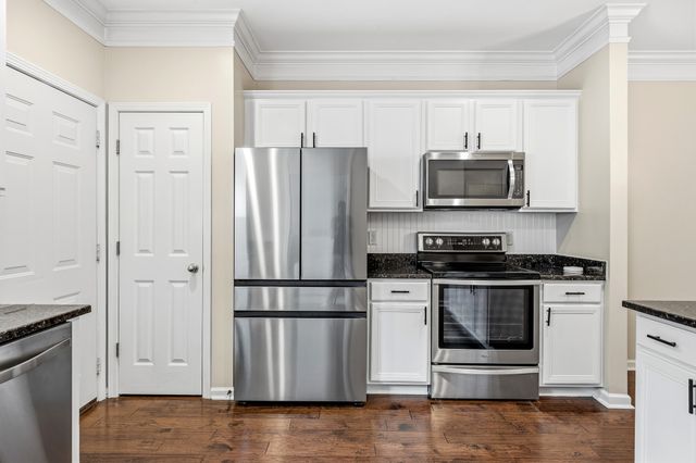 817 Hobbit Ln, Nashville, TN 37211