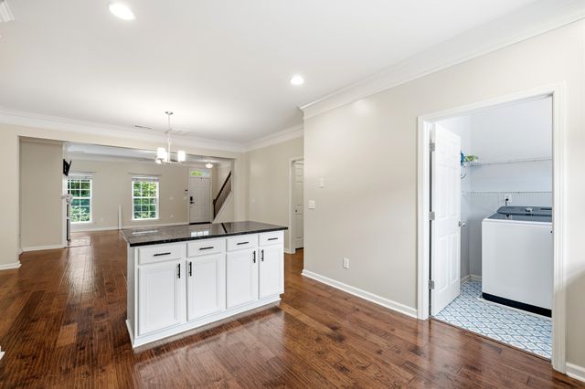 817 Hobbit Ln, Nashville, TN 37211