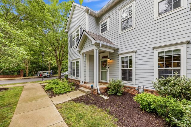 817 Hobbit Ln, Nashville, TN 37211